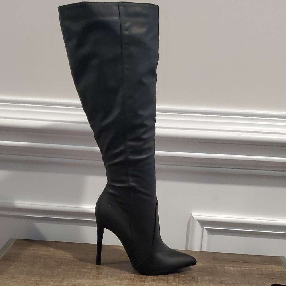 NIB! Sexy black Knee High Leather Boots